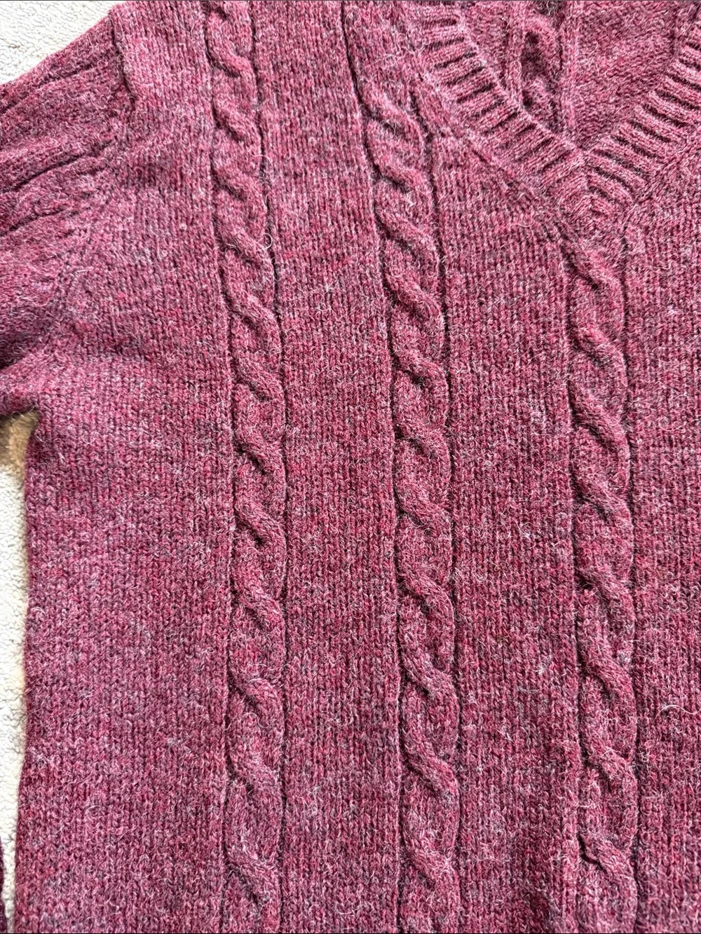 Men's Cable-Knit V-Neck Sweater - Burgundy New wool